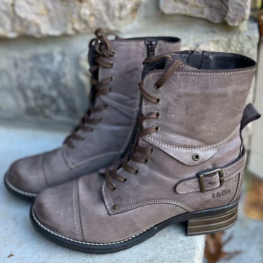 Taos Taupe Gray Lace-Up Crave Combat Boots size 41
